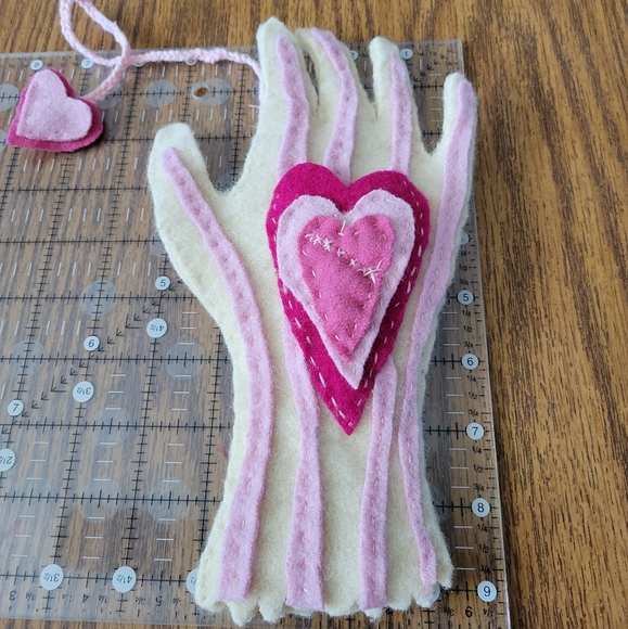 Wool Handcrafted Hand - Picture 3 of 3